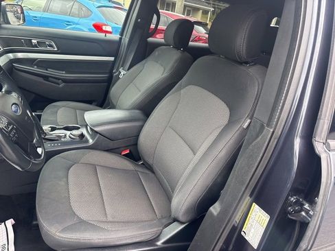 Used 2017 Ford Explorer XLT image 13
