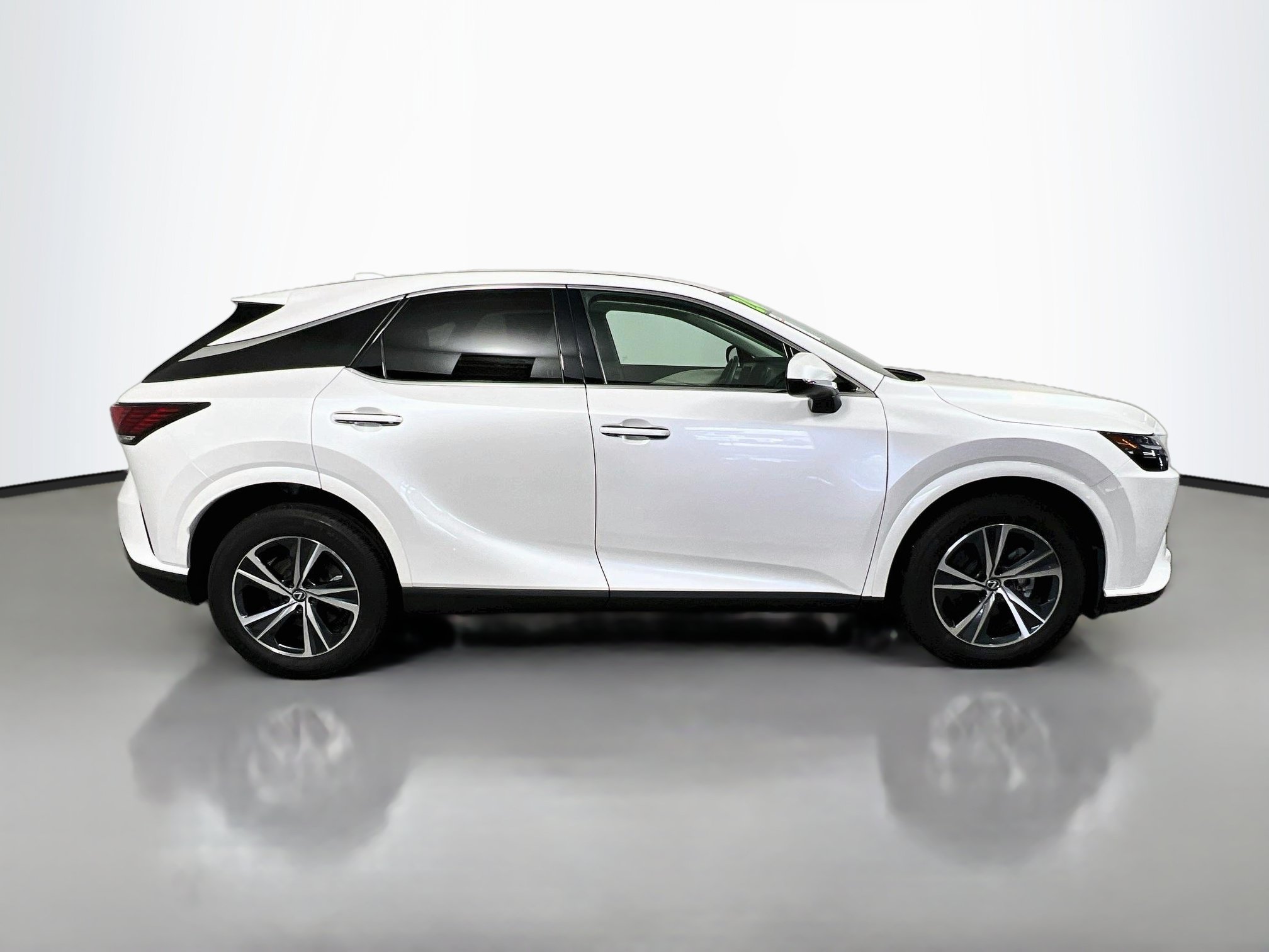 Used 2024 Lexus RX 350 FWD w/ Technology Package image 3