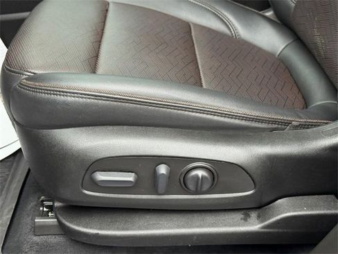 Used 2023 Chevrolet Traverse High Country image 19