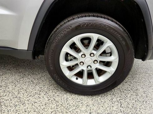 Used 2021 Jeep Grand Cherokee Laredo RWD image 9