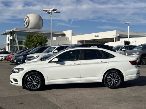 Certified 2020 Volkswagen Jetta SE image 2