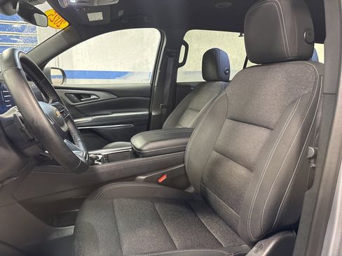 Used 2025 Chevrolet Traverse LT image 23