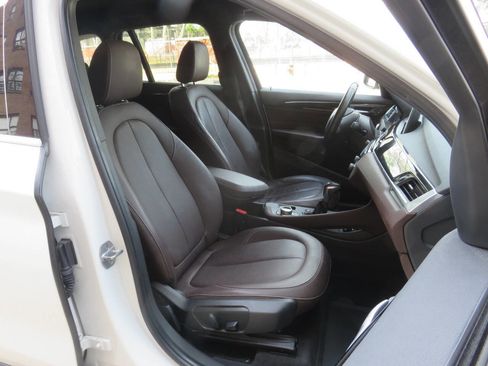 Used 2018 BMW X1 xDrive28i image 11