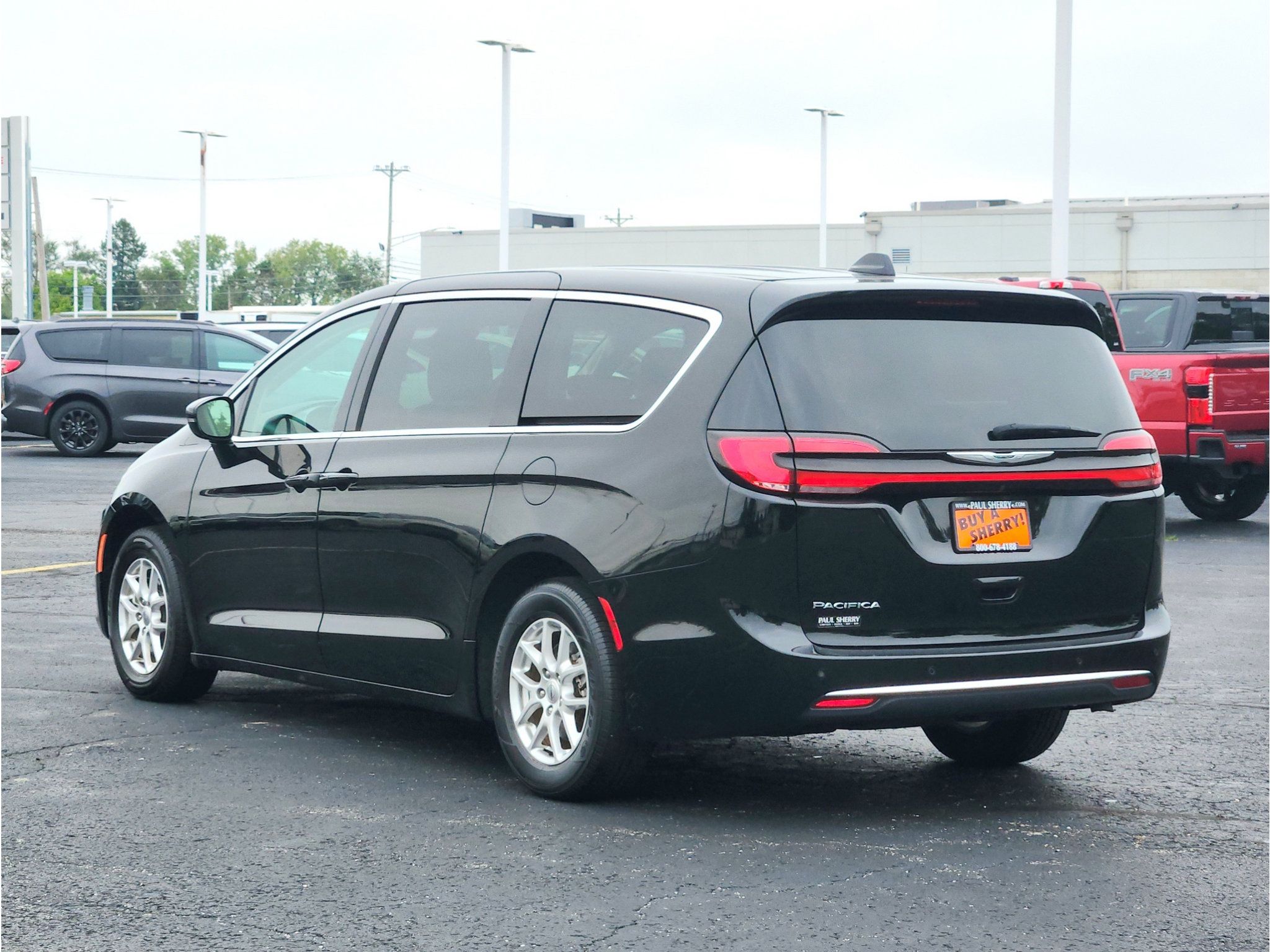 Used 2024 Chrysler Pacifica Touring-L FWD image 10