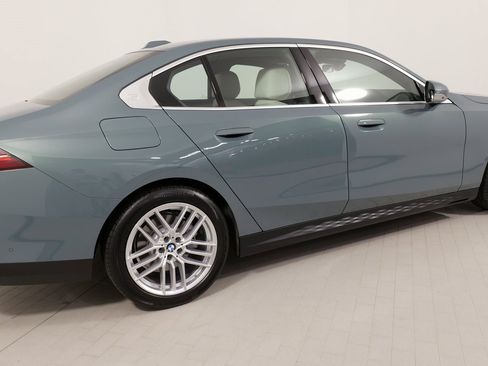 Used 2024 BMW 530i xDrive image 10