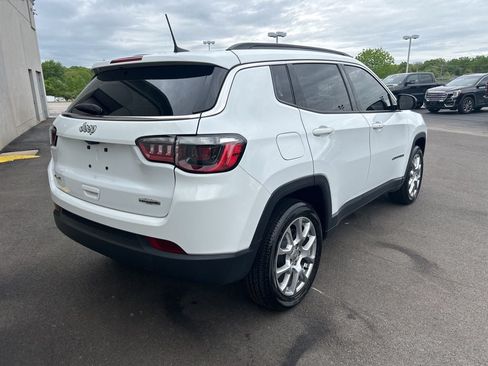 Used 2022 Jeep Compass Latitude w/ Sun and Sound Group AWD/4WD image 6
