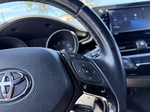 Used 2018 Toyota C-HR XLE FWD image 17