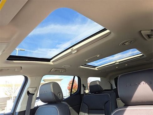 Used 2023 GMC Acadia Denali w/ Denali Ultimate Package image 15