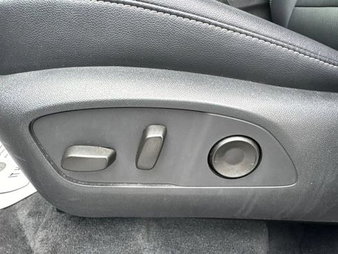 Used 2025 Chevrolet Traverse LT AWD/4WD image 17