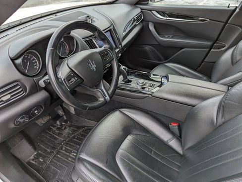 Used 2018 Maserati Levante image 14