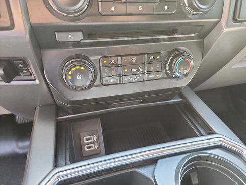 Used 2018 Ford F250 XLT w/ XLT Premium Package AWD/4WD image 27