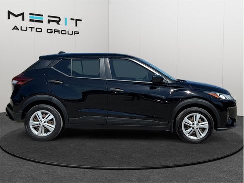 Used 2022 Nissan Kicks S FWD image 10