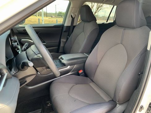 Used 2023 Toyota Highlander L image 20