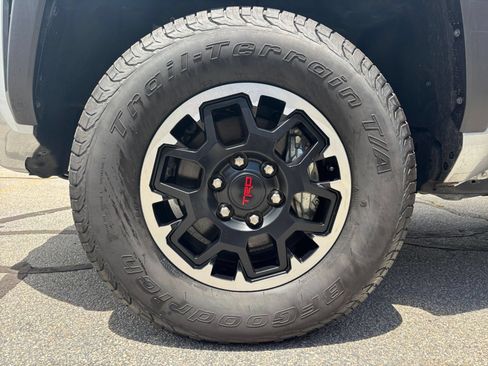 Used 2025 Toyota Tacoma TRD Off-Road AWD/4WD image 30