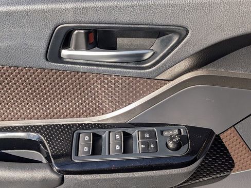 Used 2019 Toyota C-HR Limited image 28