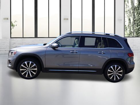 Used 2022 Mercedes-Benz GLB 250 w/ Premium Package Lite image 2