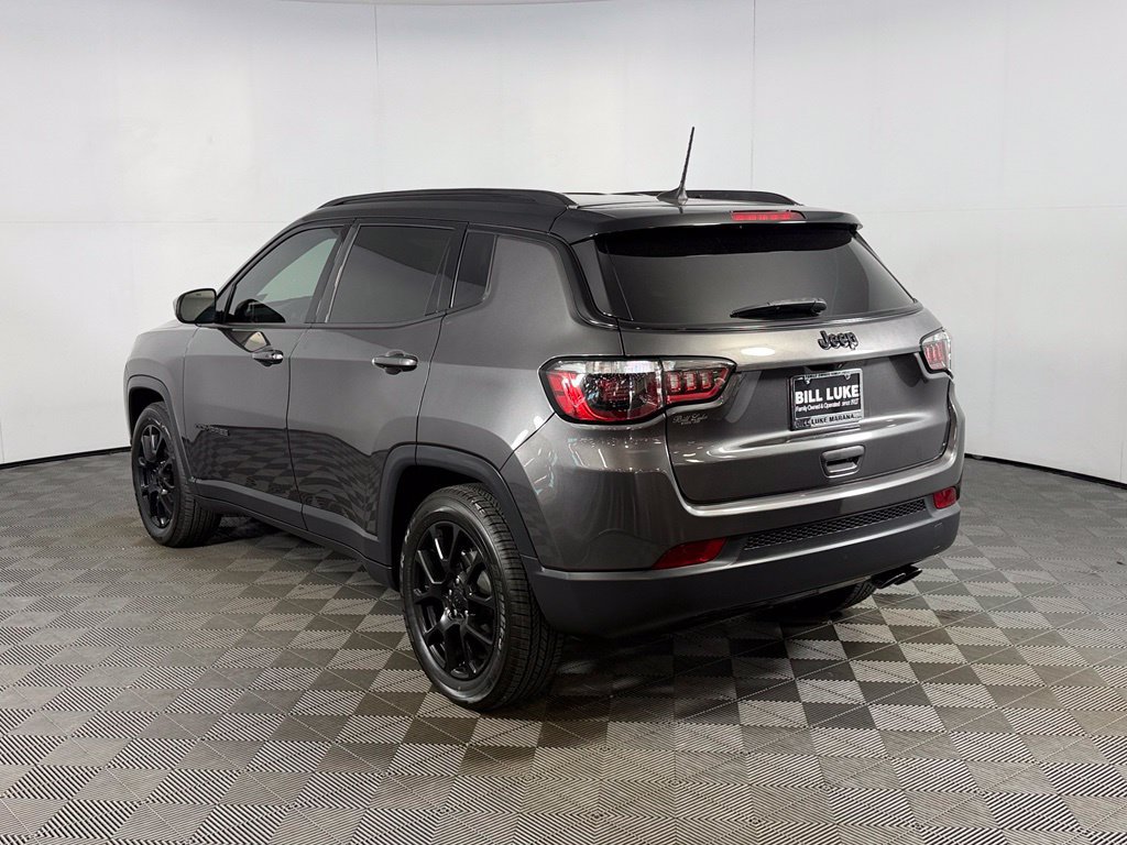 Used 2022 Jeep Compass Latitude FWD image 10