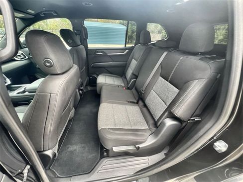 Used 2025 GMC Acadia Elevation image 24