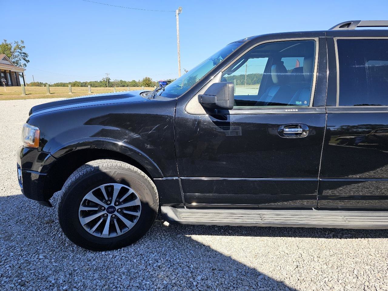 Used 2017 Ford Expedition EL XLT w/ Equipment Group 202A AWD/4WD image 6