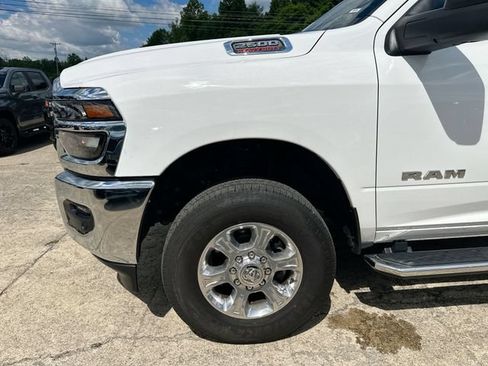Used 2025 RAM 2500 Big Horn AWD/4WD image 35