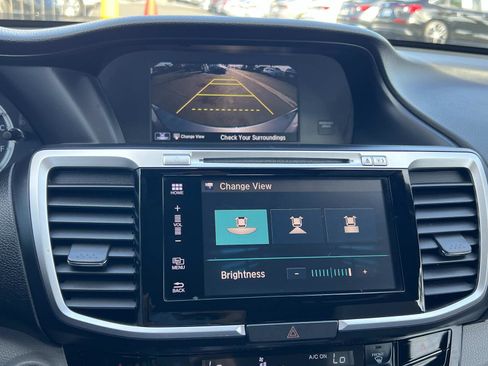 Used 2016 Honda Accord Touring image 15