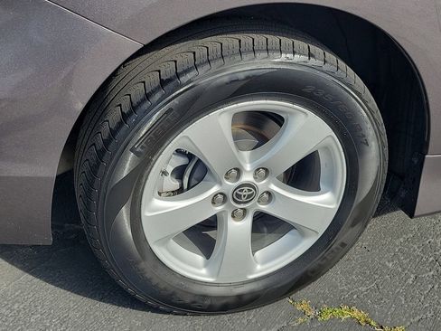 Used 2020 Toyota Sienna L w/ Carpet Mat Package FWD image 25