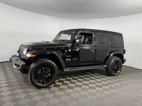 Used 2023 Jeep Wrangler Unlimited Sahara w/ Safety Group AWD/4WD image 18