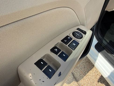 Used 2018 Hyundai Elantra Value Edition FWD image 56