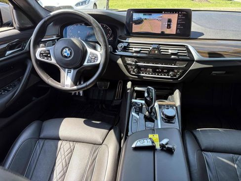 Used 2021 BMW M550i xDrive w/ Dynamic Handling Package image 31