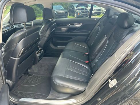 Used 2018 BMW 750i xDrive image 36