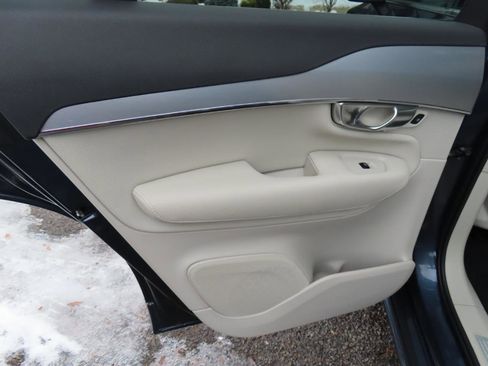 Used 2018 Volvo XC90 T6 Momentum image 14