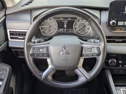 Used 2024 Mitsubishi Outlander SE image 21