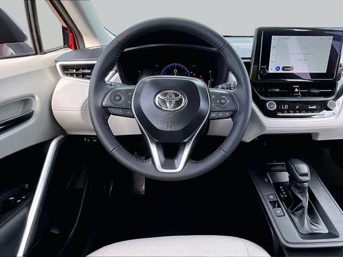 Used 2026 Toyota Corolla Cross LE FWD image 6