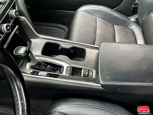 Used 2018 Honda Accord Sport image 16