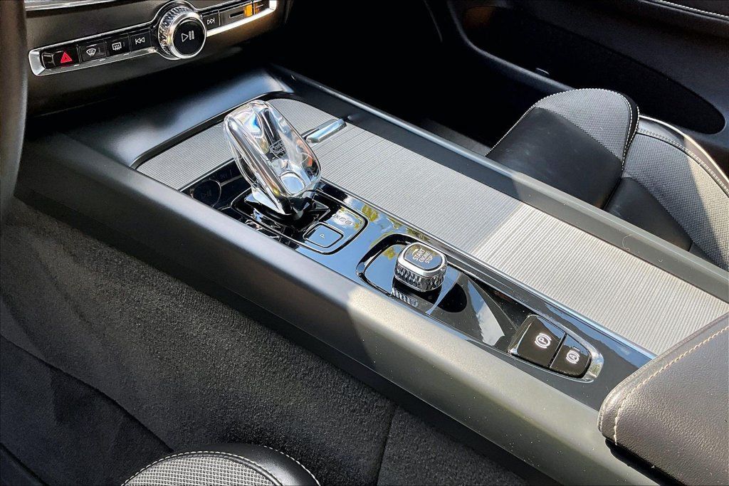 Certified 2023 Volvo XC60 T8 Polestar AWD/4WD image 19
