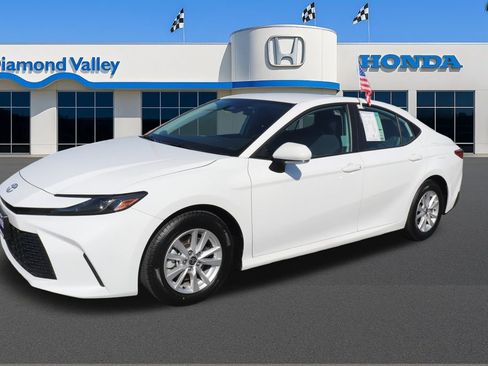 Used 2025 Toyota Camry LE image 3