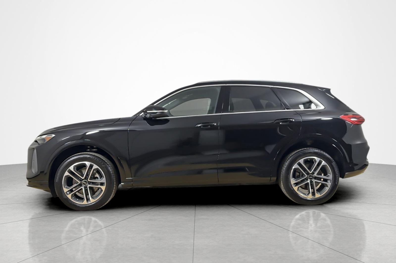 Used 2026 Audi Q5 Premium AWD/4WD image 2