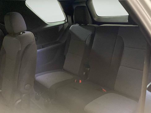 Used 2023 Chevrolet Traverse LT FWD image 26