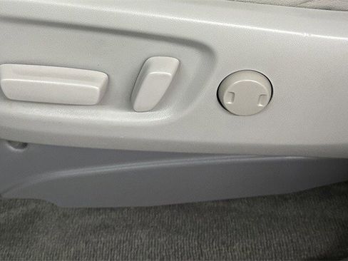 Used 2014 Toyota Sienna XLE image 14