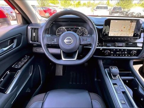 Certified 2025 Nissan Pathfinder SL w/ SL Premium Package FWD image 8