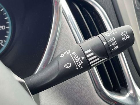 Used 2023 Chevrolet Equinox LS FWD image 14