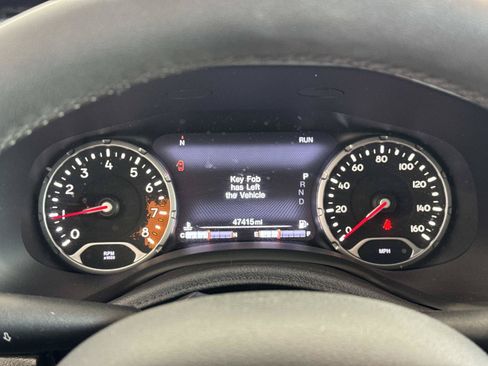 Used 2018 Jeep Renegade Latitude w/ UConnect 8.4 Nav Group FWD image 23
