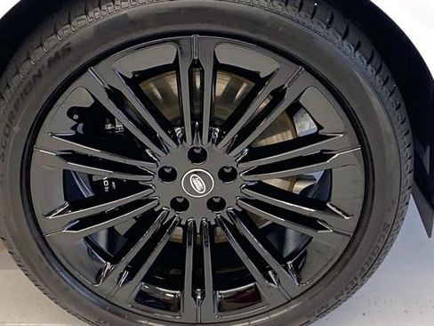 Used 2025 Land Rover Range Rover Long Wheelbase SE image 19