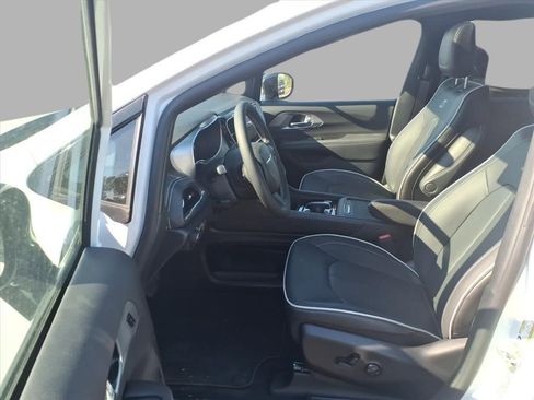 New 2026 Chrysler Pacifica Limited w/ S Appearance Package image 14