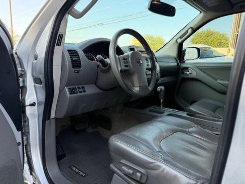 Used 2013 Nissan Frontier SL w/ Moonroof Pkg AWD/4WD image 38
