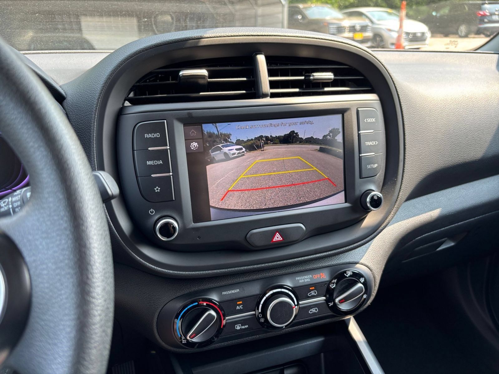 Used 2025 Kia Soul LX w/ LX Technology Package FWD image 16