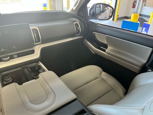 Used 2025 Ford Expedition Active AWD/4WD image 11