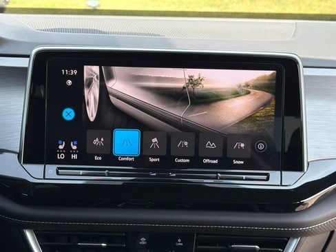 Certified 2025 Volkswagen Atlas Cross Sport SE AWD/4WD image 12