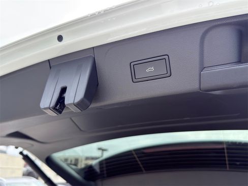 New 2026 Volkswagen Atlas SE image 12