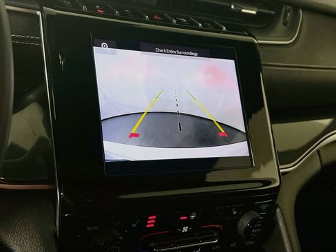 Used 2023 Jeep Grand Cherokee L Laredo image 13